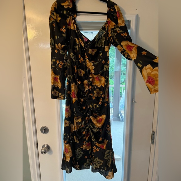 Black Floral Puff Sleeve Ruched Detail Frill Hem Midi Dress - Picture 2 of 4